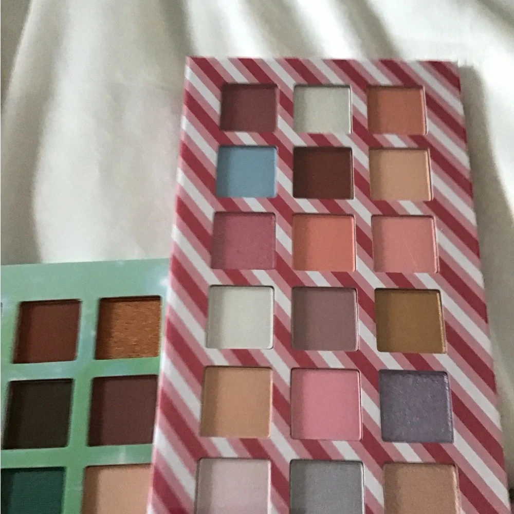 Makeup Revolution Limited Edition ELF 4 Eyeshadow Palette Set New In Box - Picture 3 of 8
